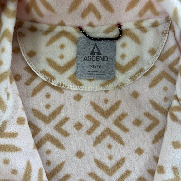 Ascend Women’s Pullover - Picture 5 of 8